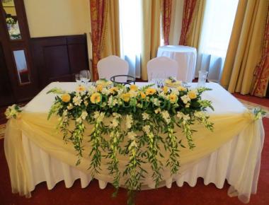 Цветы для украшения свадебного стола ламбрекен «Дубрава»