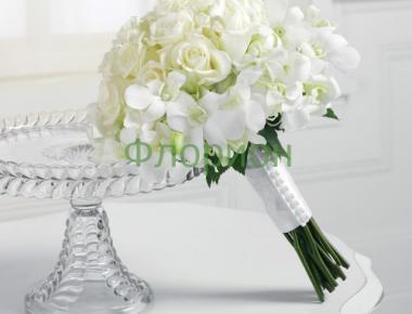 Букет невесты из роз «Белый как снег»