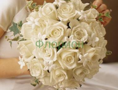 Белый букет невесты с розами «Круглый снежок»