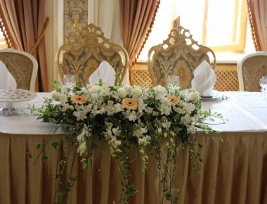 Цветы для оформления свадебного зала. Ресторан Принцесса