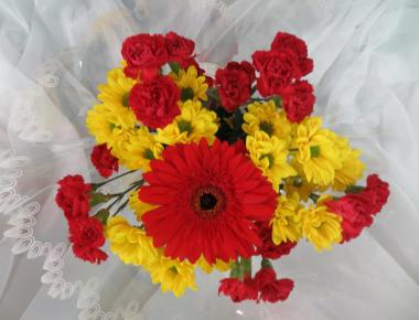 Букет цветов «Красно-желтый»