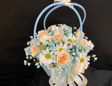 Цветы в коробке «Мягкий закат» 