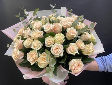 Букет с розами «Свет теплых глаз»