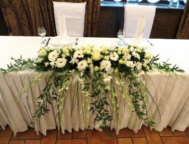 Цветы для оформления свадебного стола. Кафе «Мархал»