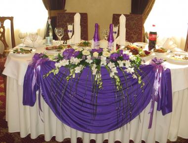 Цветы для оформления свадебного стола «Сиреневый цвет»