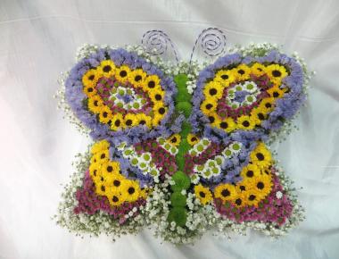 Бабочка из цветов «Улыбнись, дорогая»