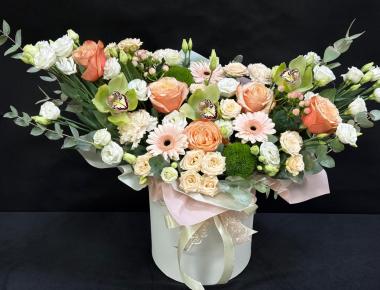 Цветы в коробке «Сердце стучит и молит» 