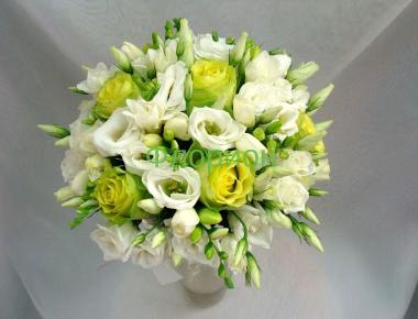 Свадебный букет из роз «Бело-зеленый»