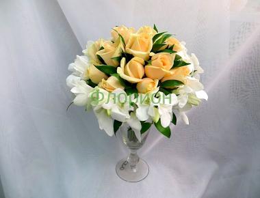 Букет невесты из роз «Кремово-белый»