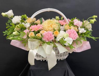 Корзина из живых цветов «Мыслей шептаний»
