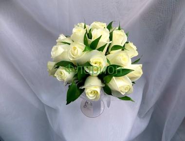Свадебный букет из роз «Белый котик»