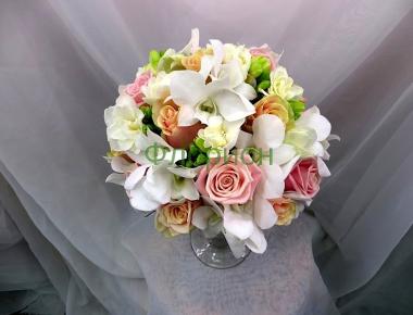 Свадебный букет из роз «Предчувствие весны»