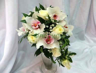 Букет невесты из орхидей «Белый водопад»