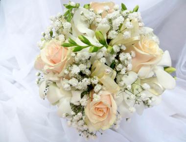 Букет невесты из роз «Кремовый лед»