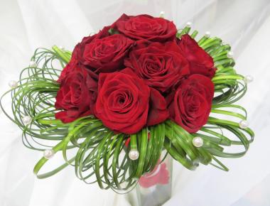 Букет невесты из роз «Рубиновая капля»