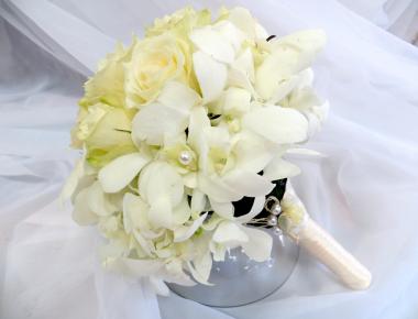 Букет невесты из роз «Снежок белоснежный»