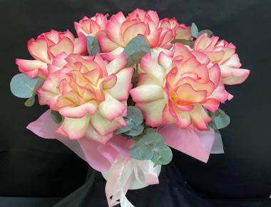 Цветы в шляпной коробке «Французский поцелуй»