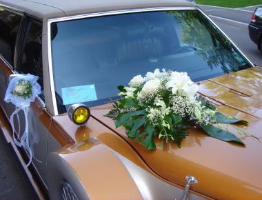 Цветы для украшения свадебной машины «Встреча»