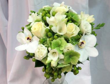 Букет невесты с розами «Зеленая планета»