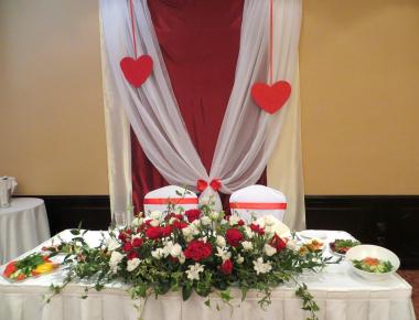 Цветы для оформления свадебного стола «Рубиновая россыпь»