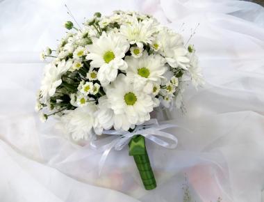 Букет невесты из живых цветов «Ромашковый»