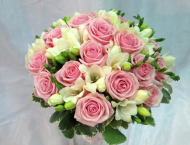 Свадебный букет из роз «Свежесть»