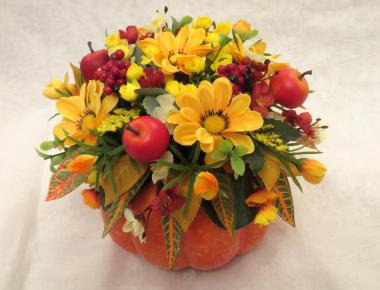 «Осенний день» Настольная композиция из искусственных цветов
