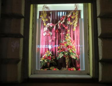 Новогоднее оформление витрины «Магазин цветы»