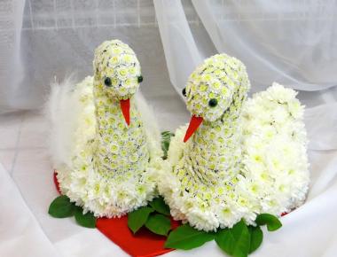 Свадебная композиция «Белые лебеди»