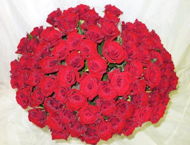 Букет с розами «Огненный шар»