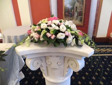 Цветы для оформления свадебного стола «Колона»
