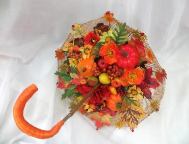 «Осенний зонтик» Настольная композиция из искусственных цветов