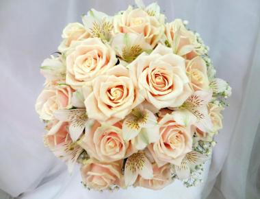 Свадебный букет из роз «Кремовое очарование»