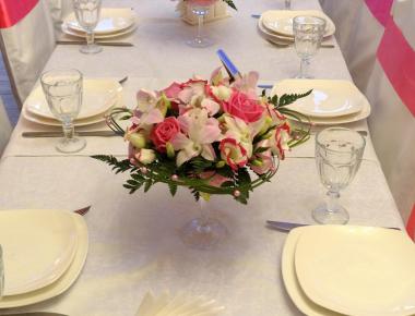 Композиция на стол гостей «Розовое застолье»
