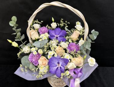 Корзина из цветов «Звезды мысли»