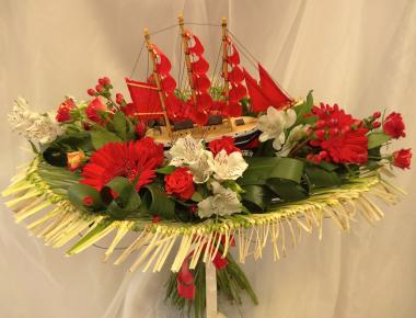 Букет цветов «По волнам с Алыми парусами »