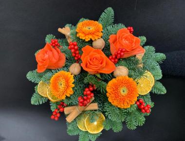 Новогодняя композиция с еловыми ветками «Цвет мандарина» 