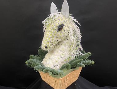 Новогодняя лошадка из цветов «Зльвира»