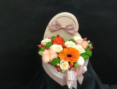 Сердце из цветов «Коснёшься взглядом»