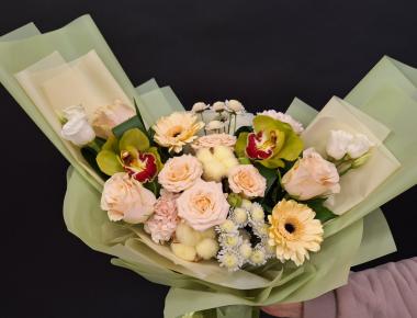 Букет цветов «Подарок дивных рук»