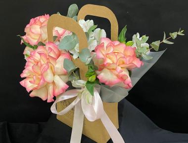 Цветы в сумочке «Бархатный цвет» 