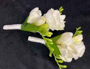 Две бутоньерки жениха «Искристы и чисты»