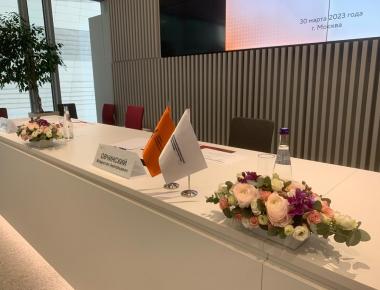 Цветы на стол переговоров «Воздушный прорыв» (А)