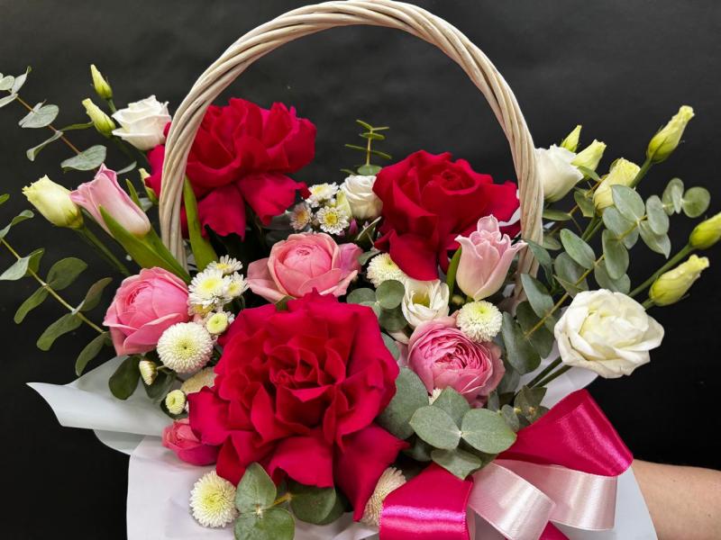 Корзина из цветов Яркий день