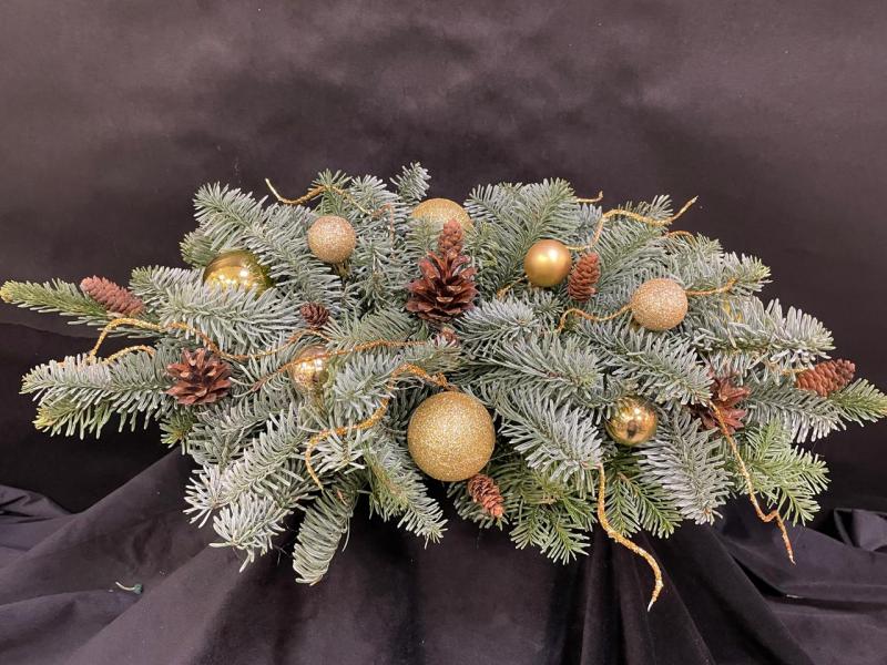 Золотистый иней Новогодняя композиция из нобилиса 