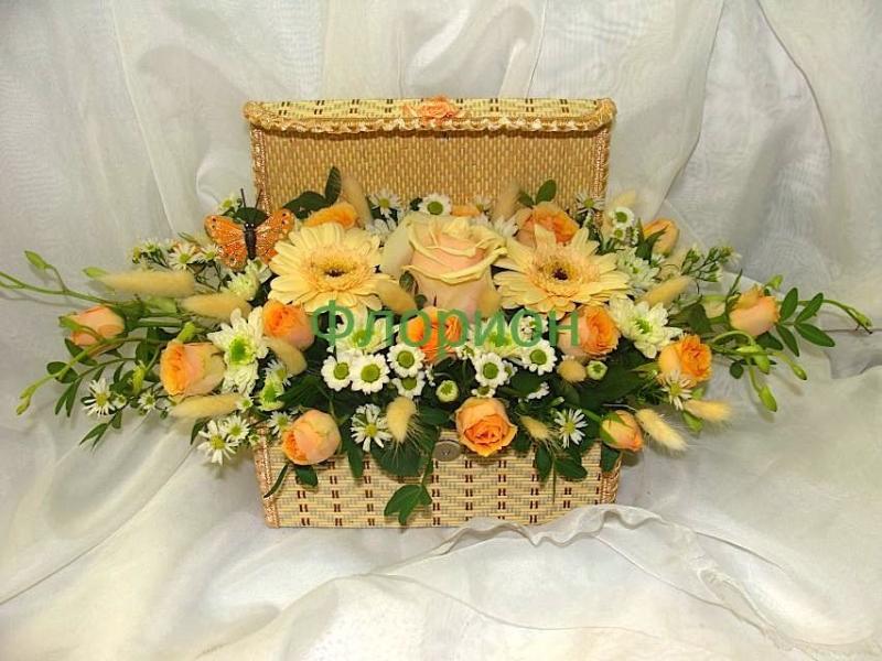 Цветы в коробке Сундучок с цветами