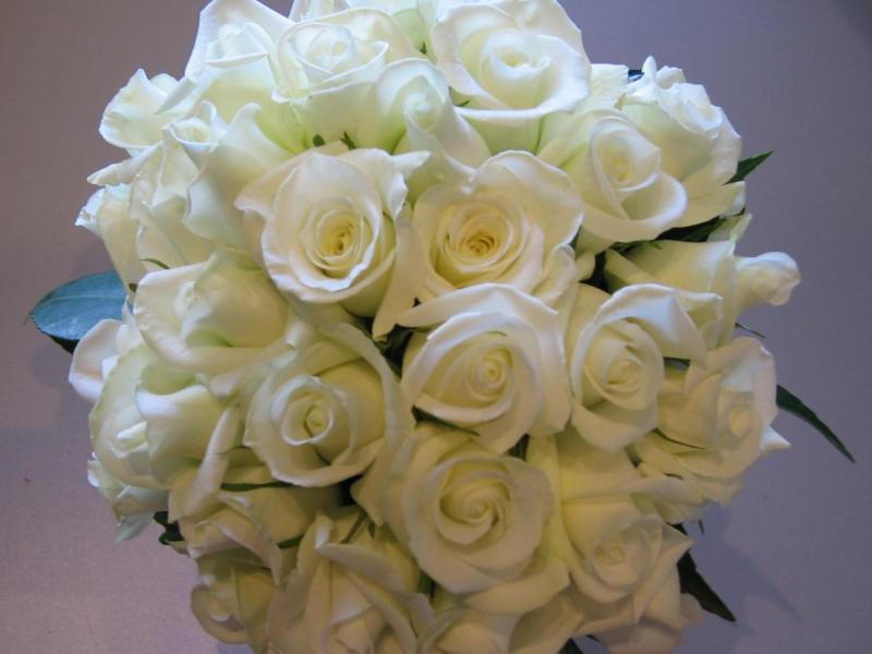 Букет невесты из роз Снежок