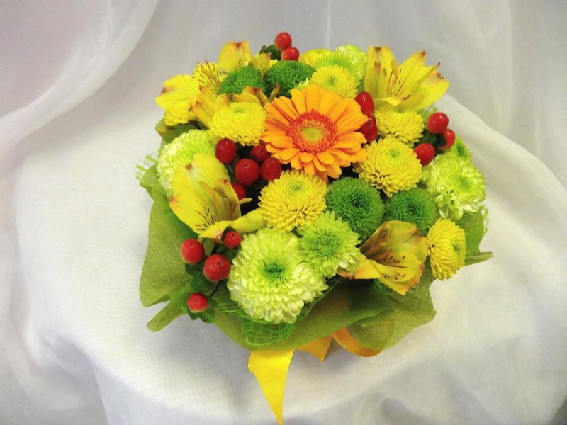 Композиция из цветов Яркий