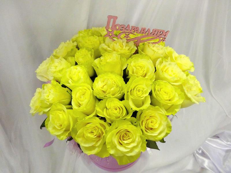 Дорогая коробка с цветами Лимонад