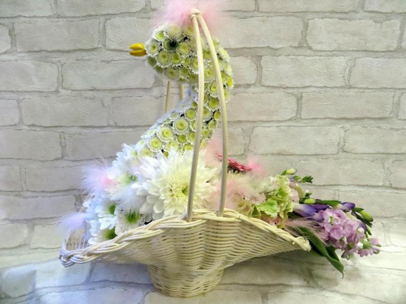 Фигурка-букет из цветов для девочки Царевна лебедь